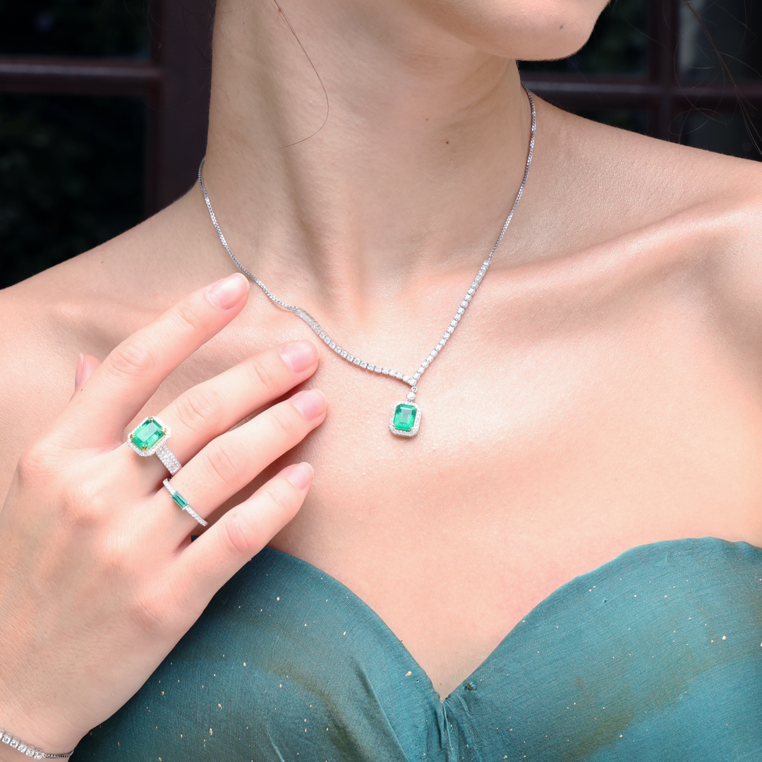 Esmeralda Diamond Necklace With Emerald (P2211080009)