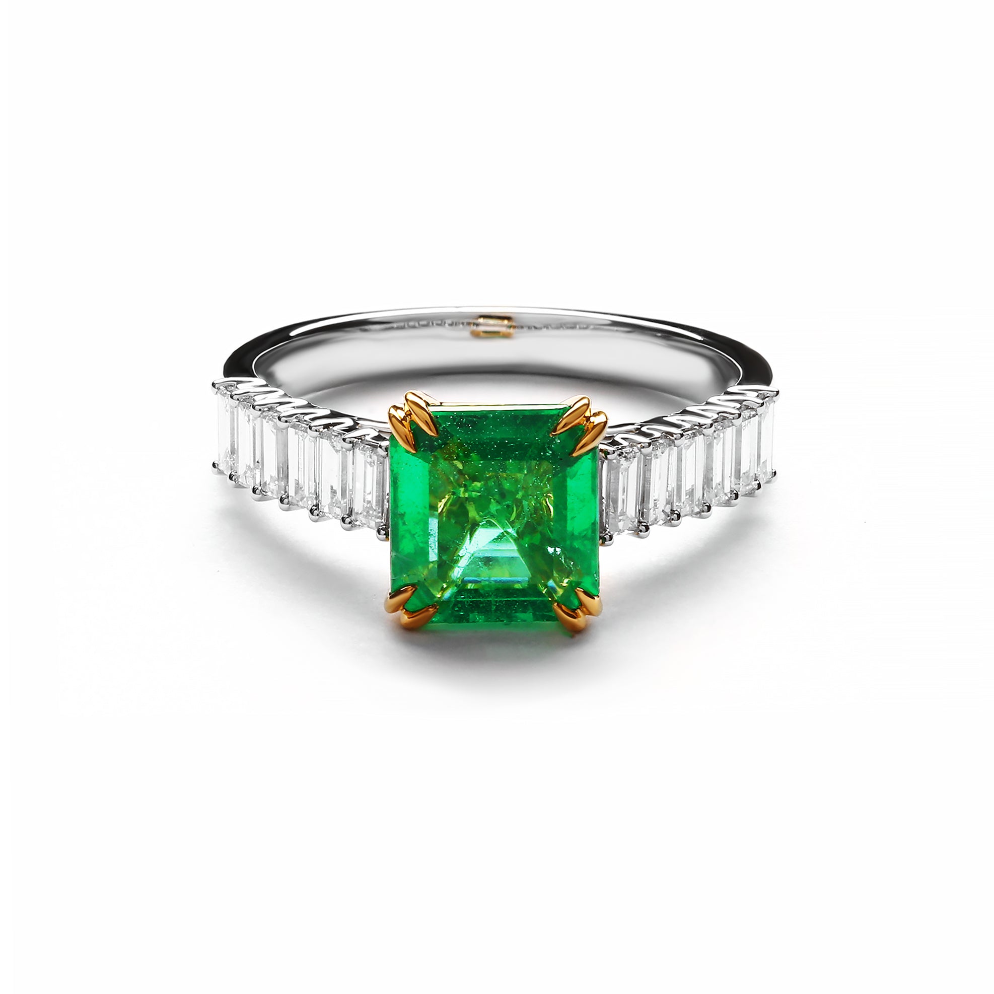 Joanna Diamond Ring With Emerald (P2303070006)
