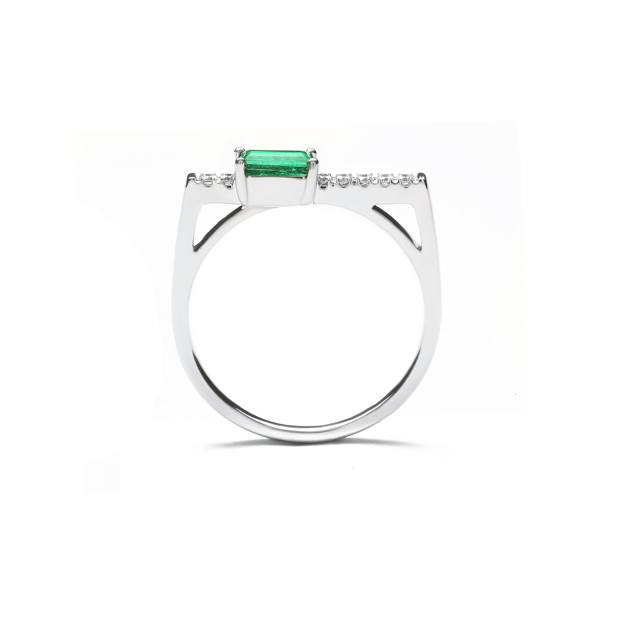 Julie Diamond Ring With Emerald (P2212140008)