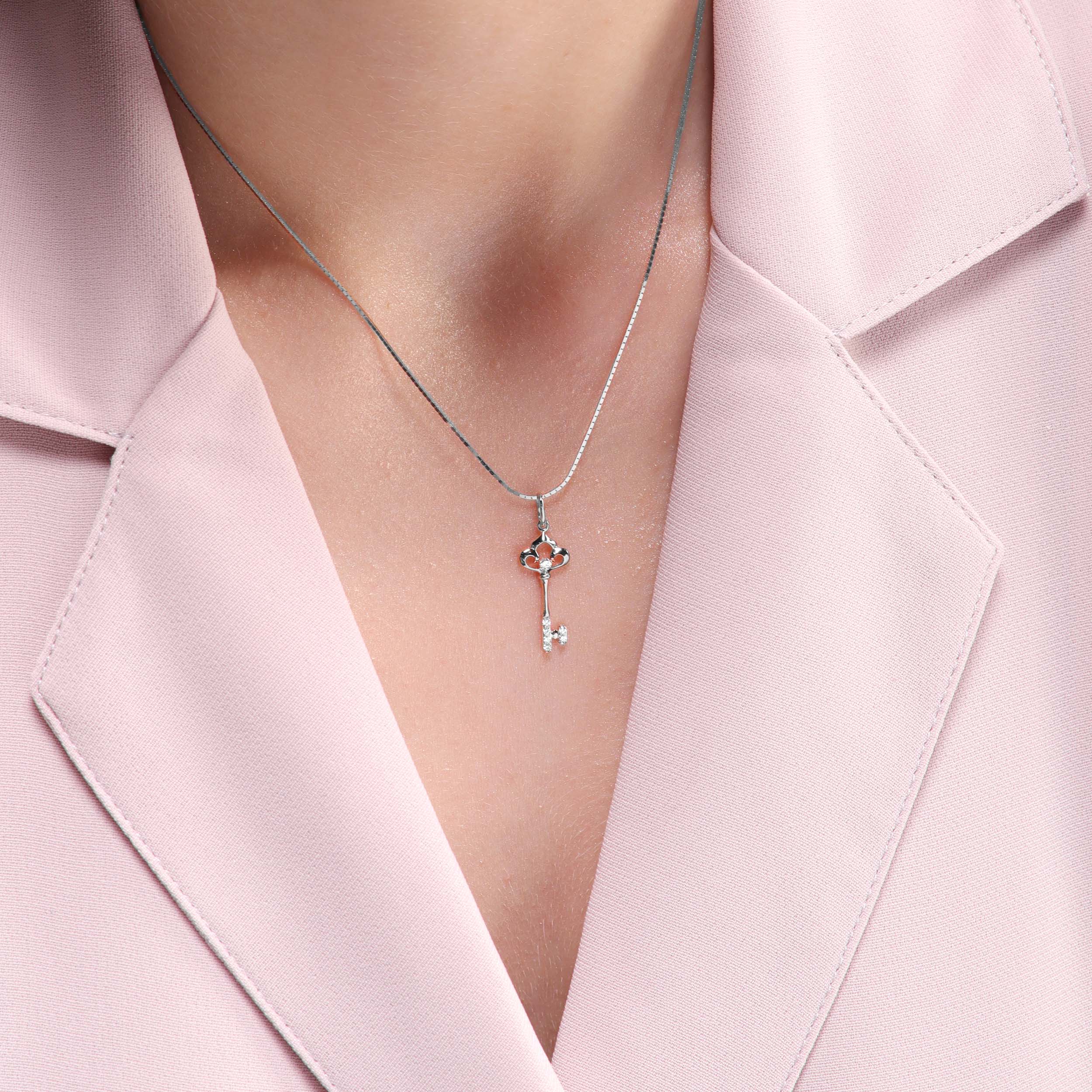 Lucky Key Diamond Pendant (P2206230396)