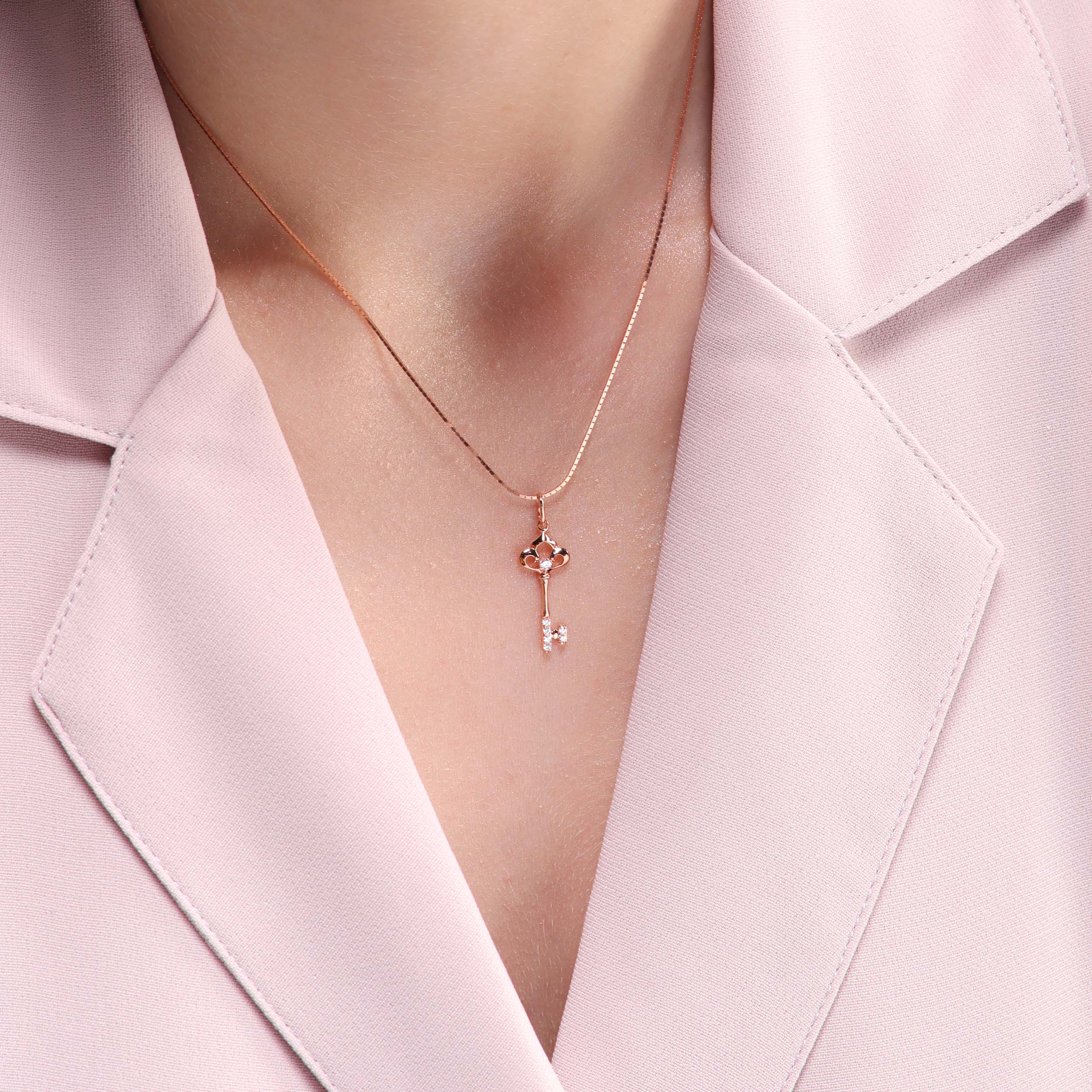 Lucky Key Diamond Pendant (P2206230396)