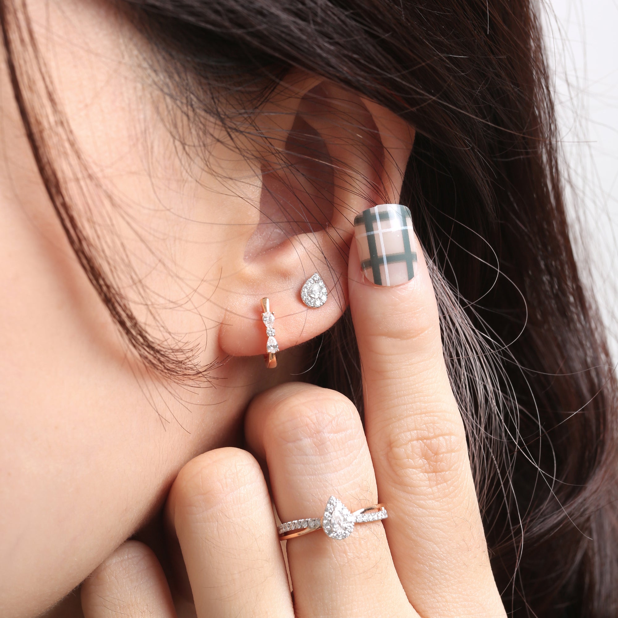 Marbela Pear Diamond Earrings (P2201110132)