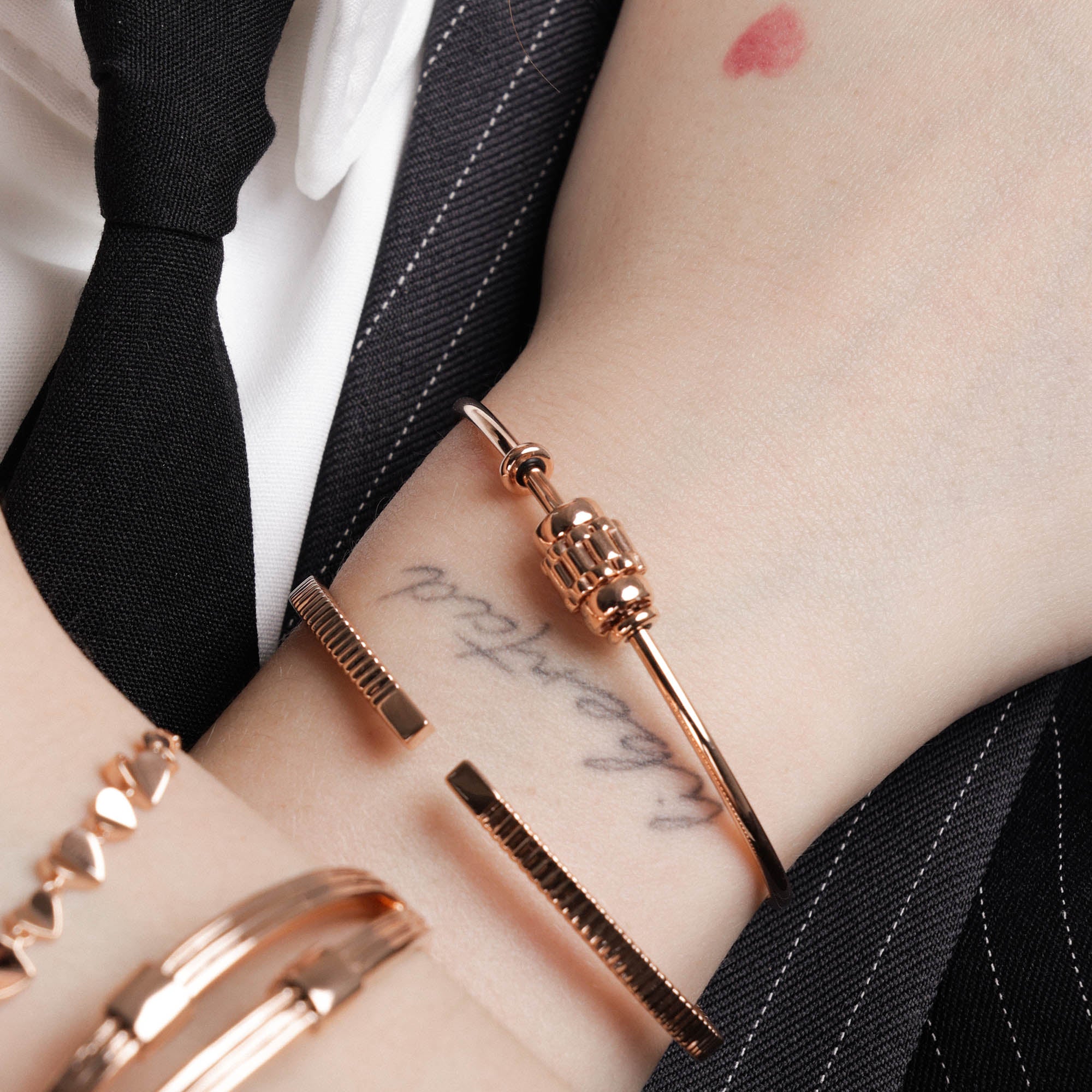 Alessandra Gold Bangle (Q2605040009)