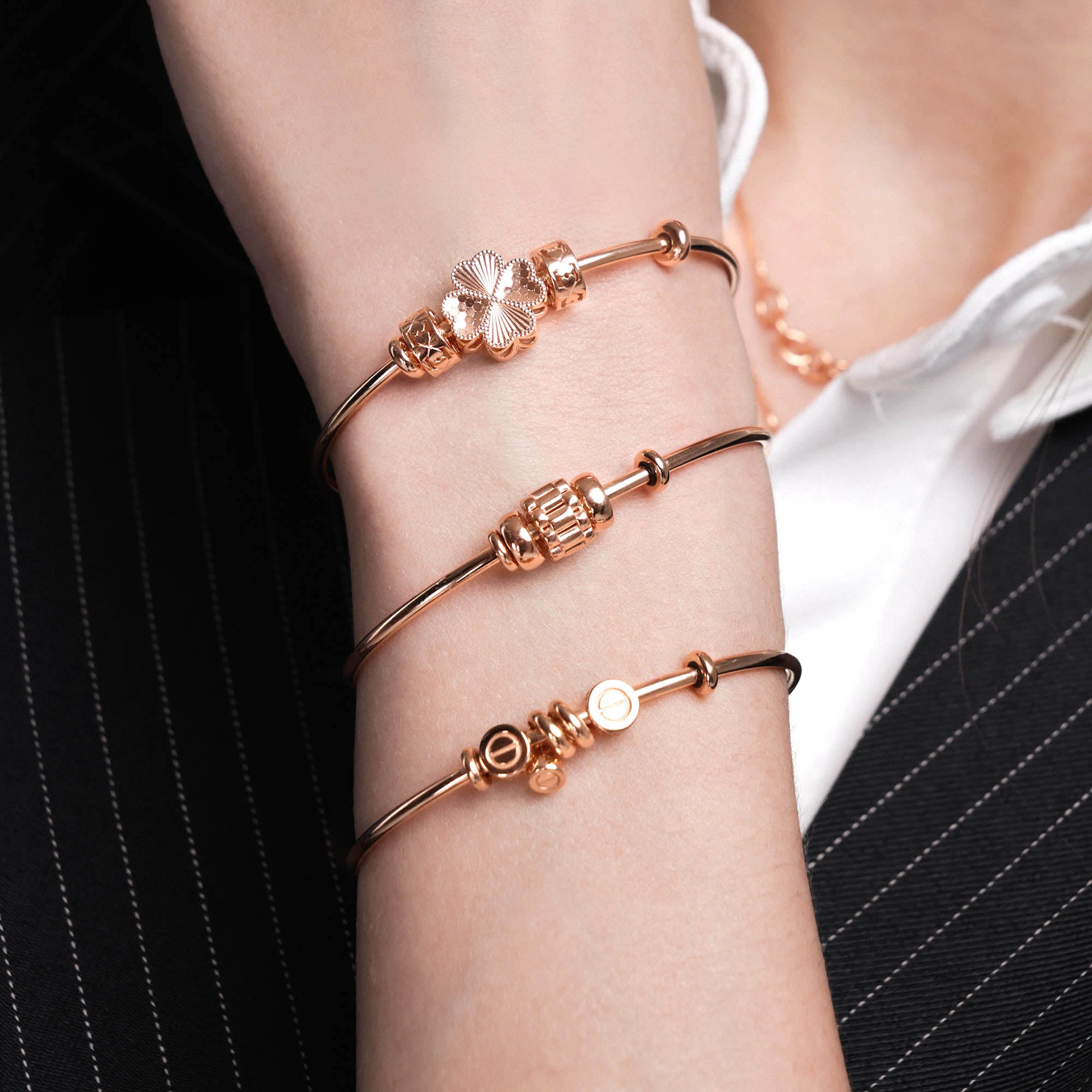 Alessandra Gold Bangle (Q2605040009)