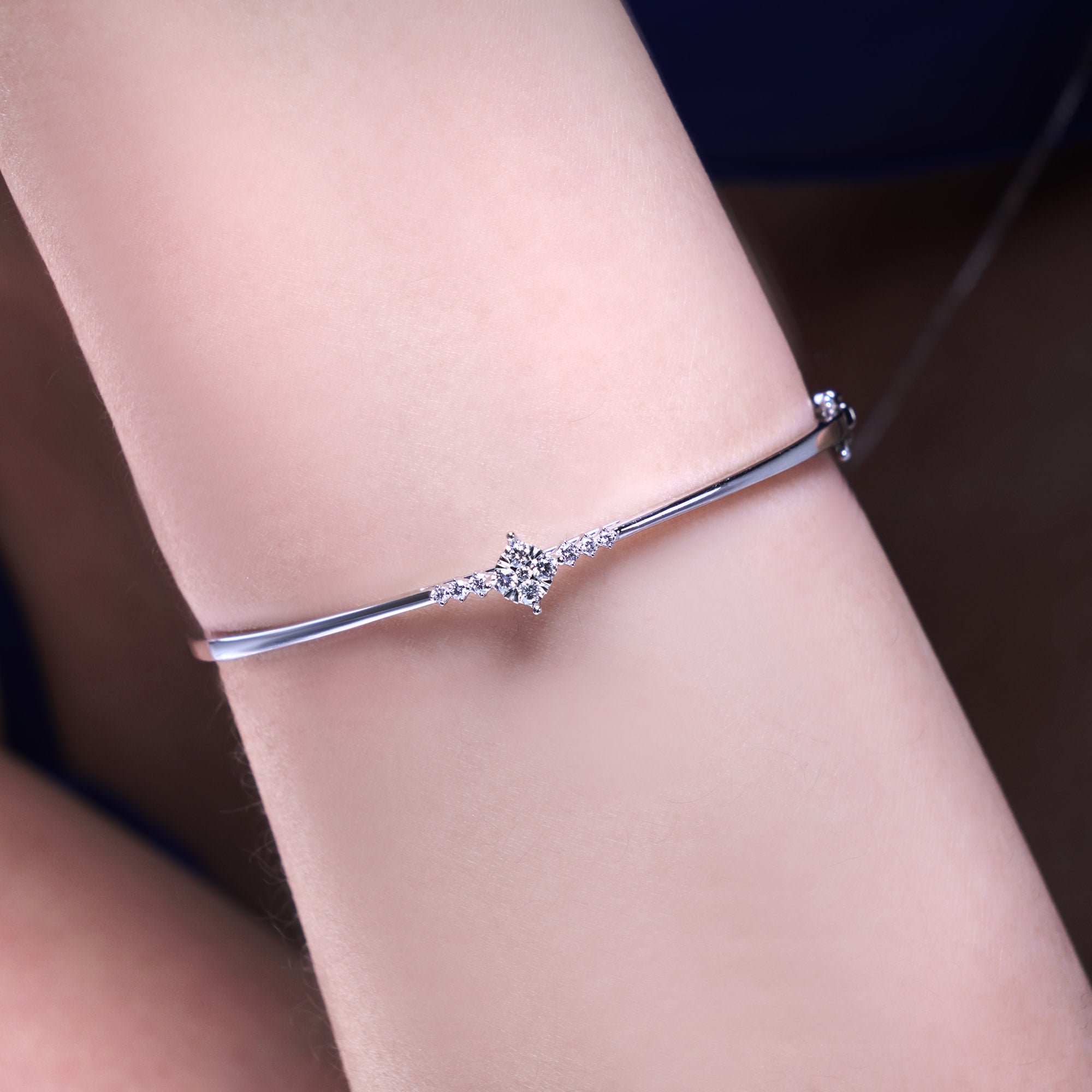 Loena Diamond Bangle (P2510100074)