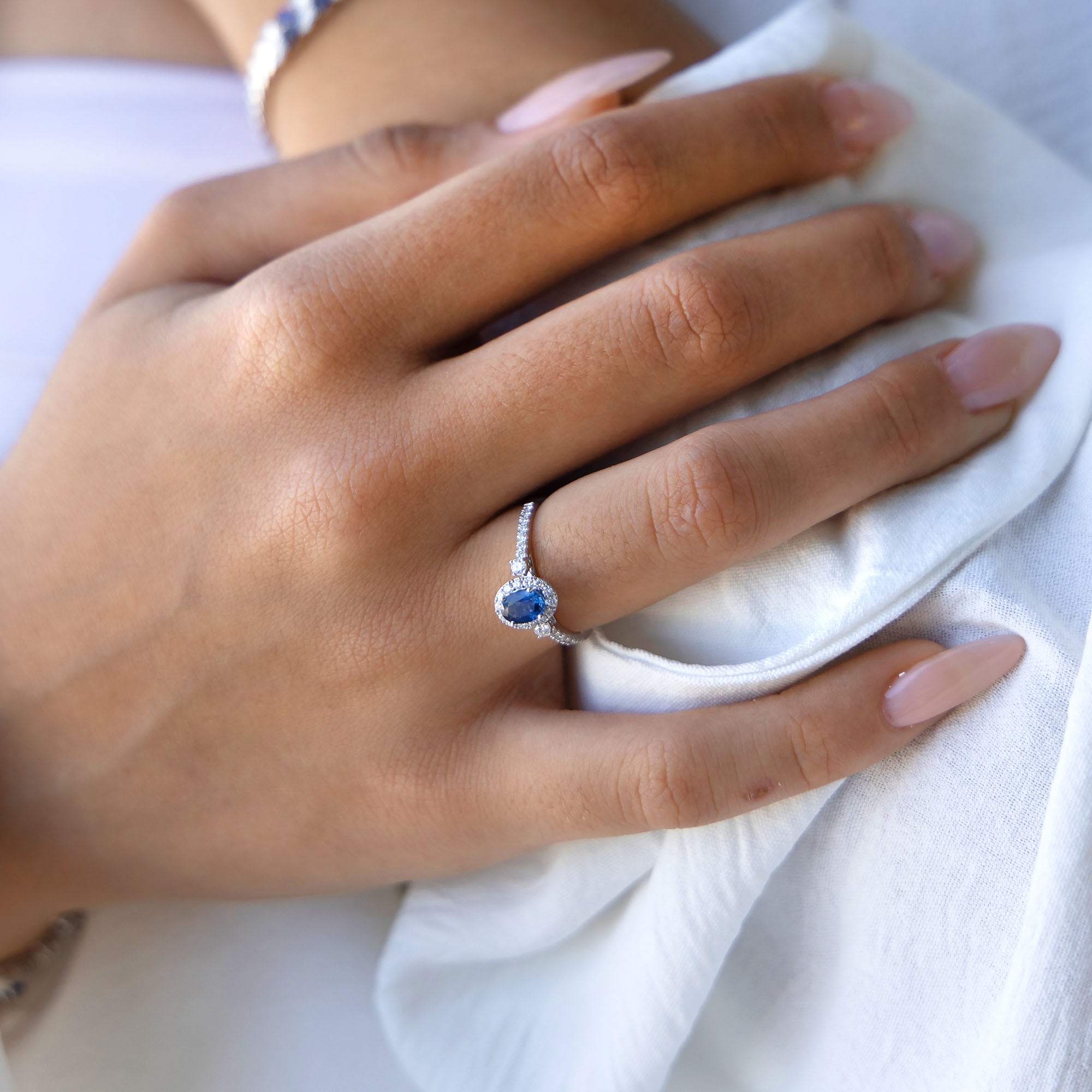 Horizon Diamond Ring With Blue Sapphire (P2502060037)