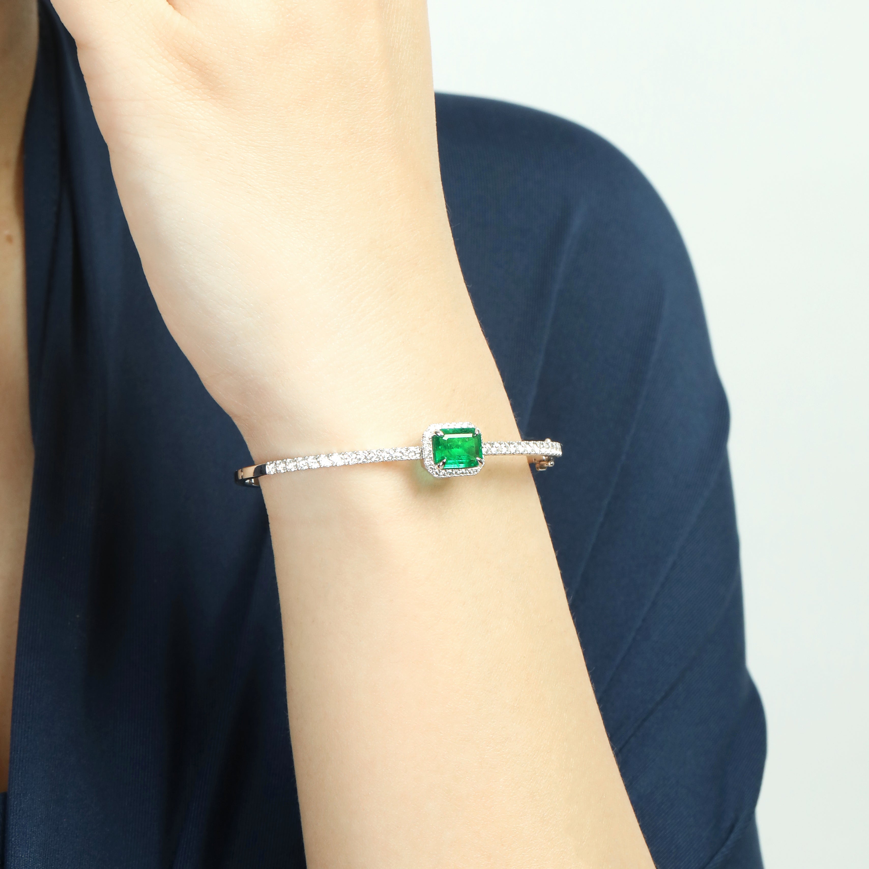 Princy Diamond Bracelet With Emerald (P2210180052)