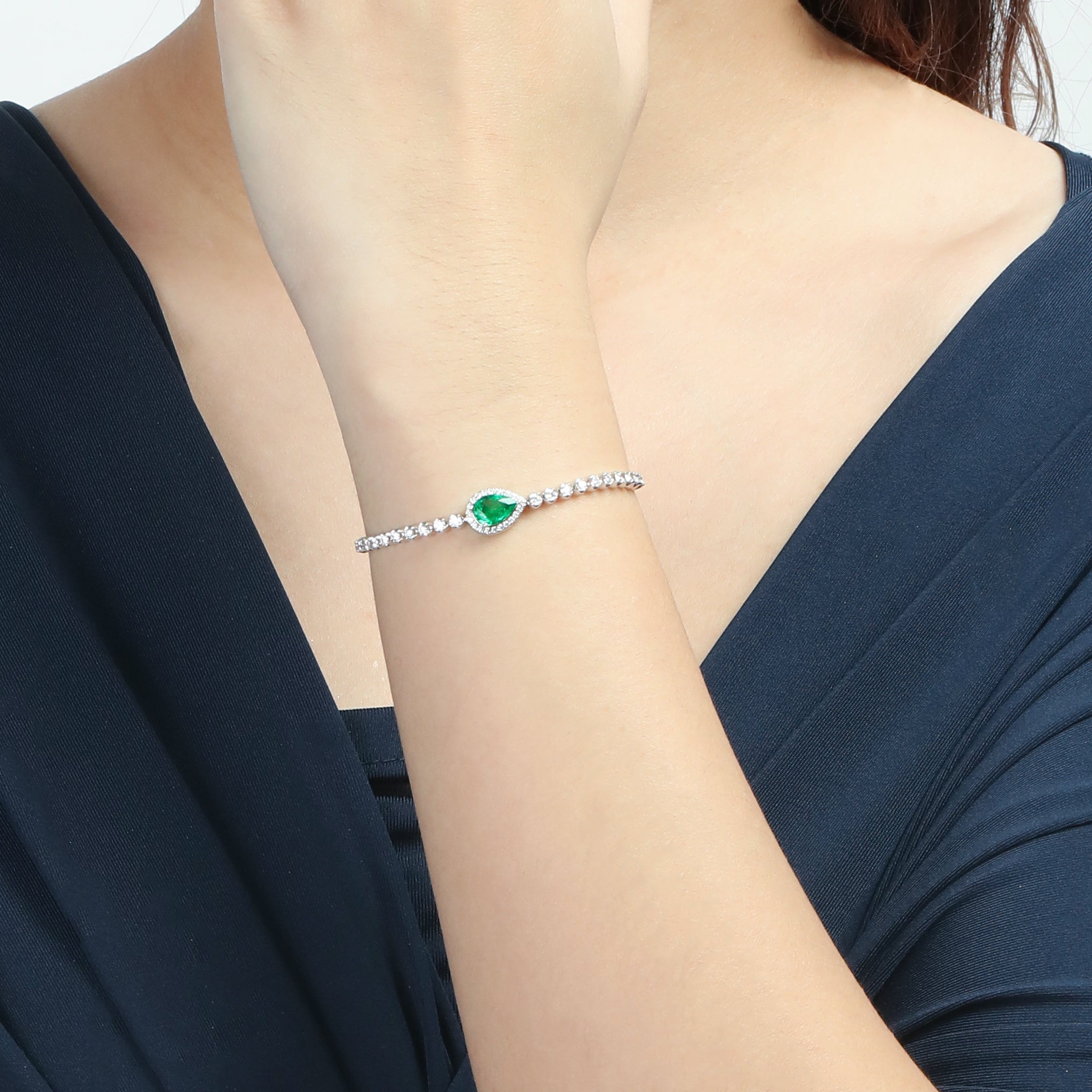 Eventice Diamond Bracelet With Emerald (P2210180050)